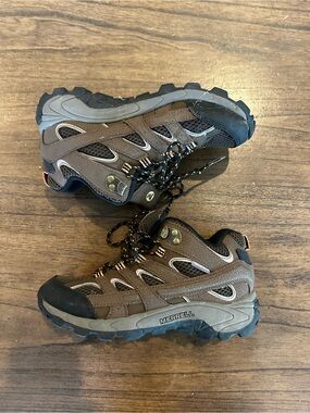 Merrell Waterproof Hiking Shoes Kids Size 3 Brown Trail Outdoor Sneakers